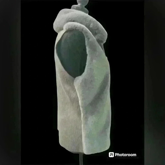 White House Black Market Gray Faux Fur Vest Women’s XLP - Picture 3 of 7